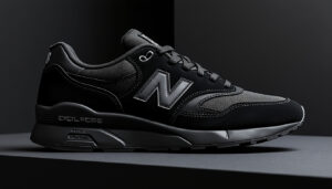 découvrez la new balance 9060 triple black, alliant design moderne et confort exceptionnel dans une élégante finition entièrement noire.